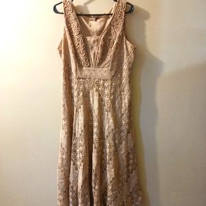 Golden tan Reba knit dress with beautiful pattern and detail size Large
